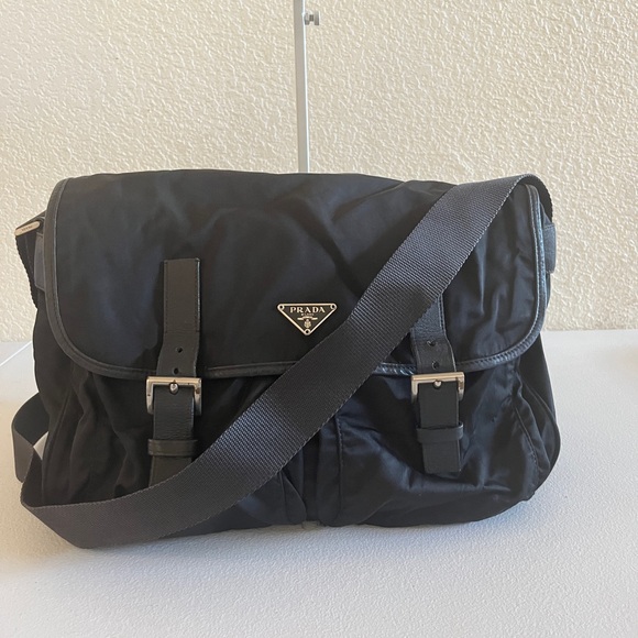 Prada unisex messenger bag - Picture 1 of 13